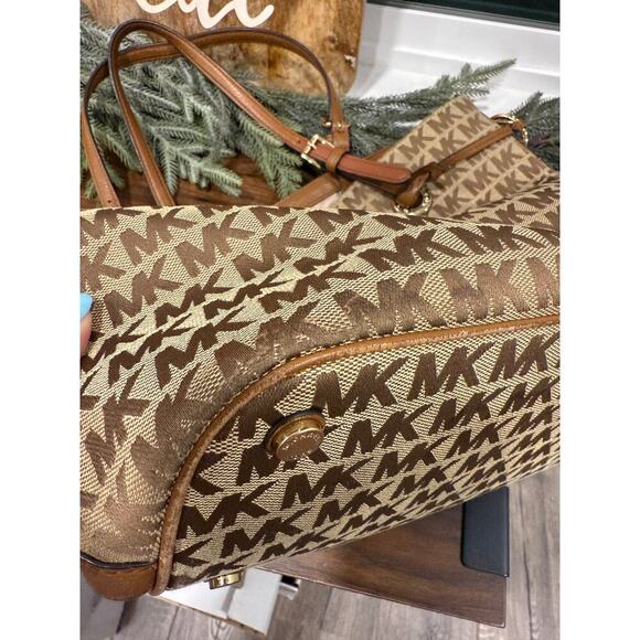 Michael Kors Jet Set Signature Handbag Tote Bag Purse Brown Tan - Picture 8 of 9